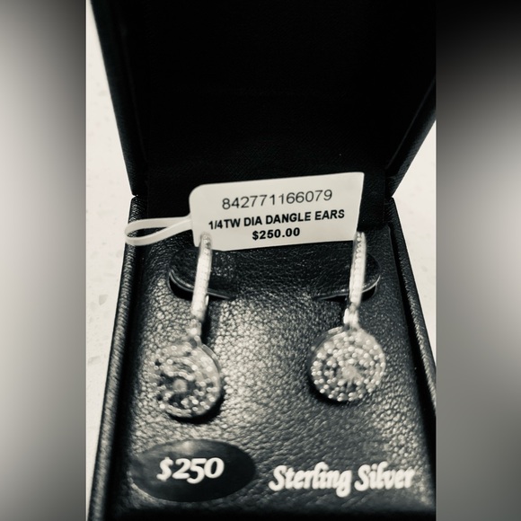 Macy's Jewelry - 🌷🌷SALE🌷🌷Macy's Sterling Silver & genuine Diamond Drop Earrings